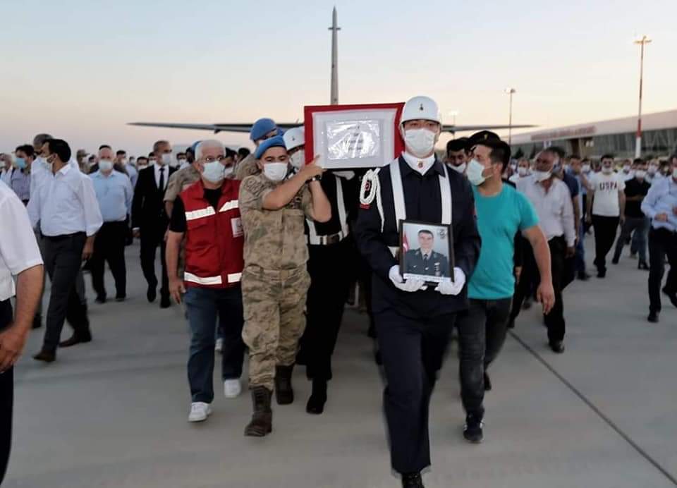 Kahraman Şehidimizin Aziz Naaşı Havaalanında Karşılandı