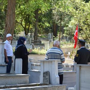 15 Temmuz Demokrasi ve Milli Birlik Günü Kapsamında  Şehit Kabirleri Ziyaret Edildi - fotoğraf 6