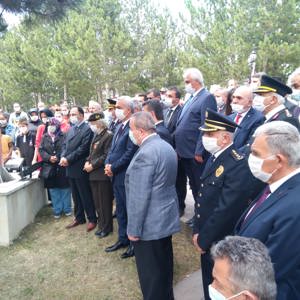 15 Temmuz Şehitlerini Anma, Demokrasi Ve Milli Birlik Günü Etkinliklerinde Şehitlik Ziyareti Gerçekleştirildi - fotoğraf 4