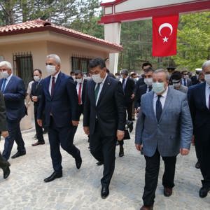 15 Temmuz Şehitlerini Anma, Demokrasi Ve Milli Birlik Günü Etkinliklerinde Şehitlik Ziyareti Gerçekleştirildi - fotoğraf 3