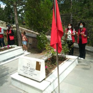 15 Temmuz Şehitlerini Anma, Demokrasi Ve Milli Birlik Günü Etkinliklerinde Şehitlik Ziyareti Gerçekleştirildi - fotoğraf 8