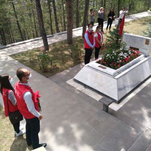 15 Temmuz Şehitlerini Anma, Demokrasi Ve Milli Birlik Günü Etkinliklerinde Şehitlik Ziyareti Gerçekleştirildi - fotoğraf 9