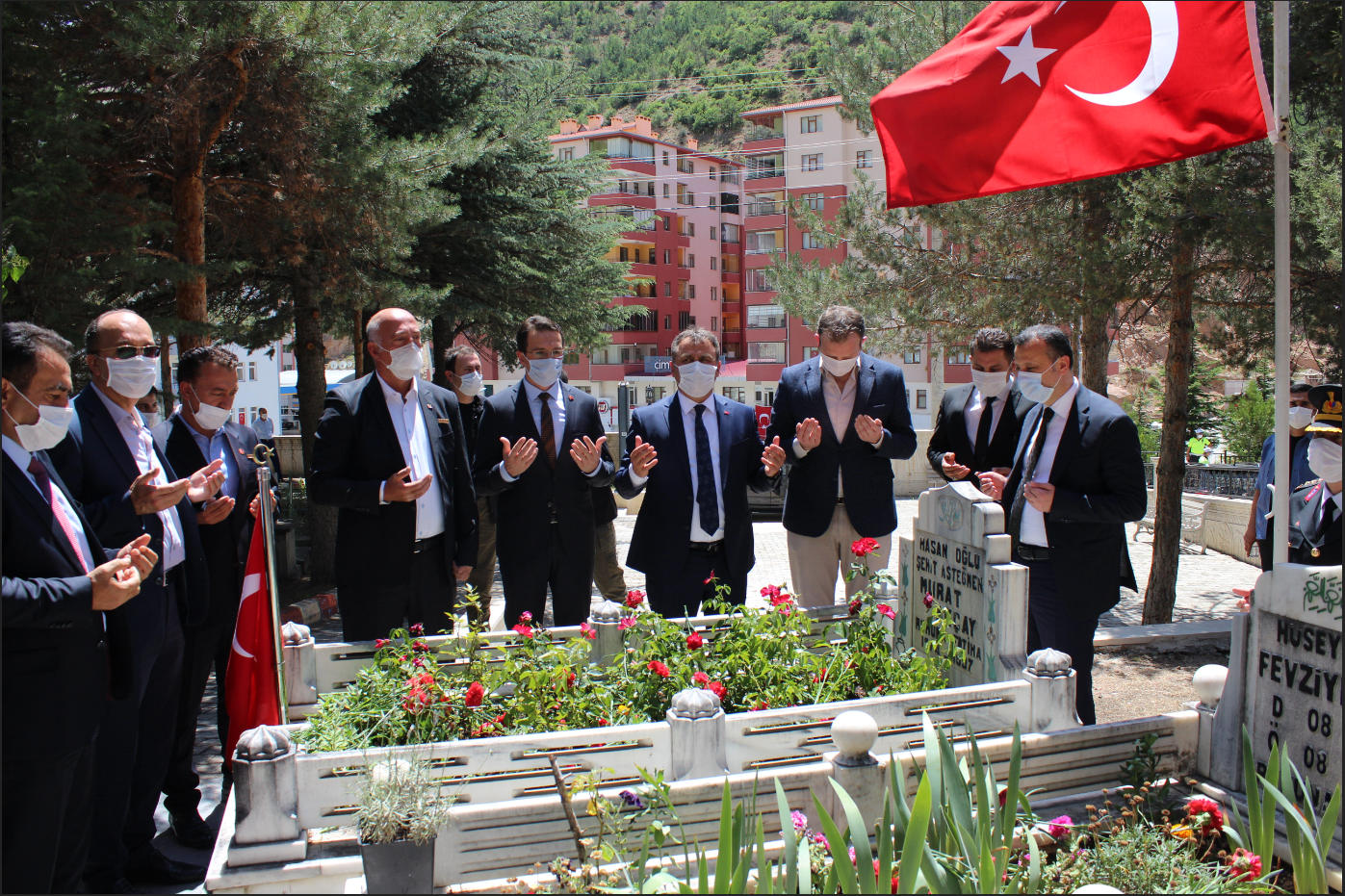 Aziz Şehitlerimizin Kabirleri Ziyaret Edildi