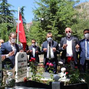 Aziz Şehitlerimizin Kabirleri Ziyaret Edildi - fotoğraf 4