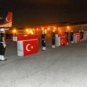 Düşen Uçakta Şehit Olan Polislerimiz Törenle Memleketlerine Uğurlandı - fotoğraf 1