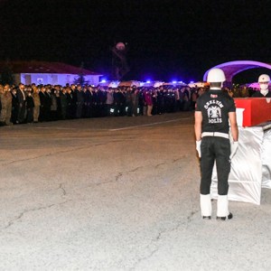 Düşen Uçakta Şehit Olan Polislerimiz Törenle Memleketlerine Uğurlandı - fotoğraf 4
