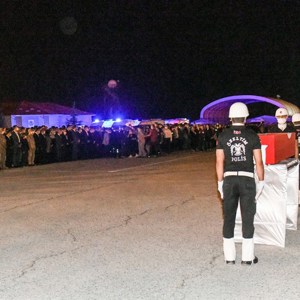 Düşen Uçakta Şehit Olan Polislerimiz Törenle Memleketlerine Uğurlandı - fotoğraf 5
