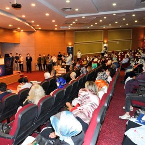 Ticaret Bakanı Ruhsar Pekcan, ilimizde düzenlenen "Türkiye'de Kooperatifçilik ve Kadın Kooperatifleri Paneli ’ne video konferans yöntemiyle katıldı. - fotoğraf 3