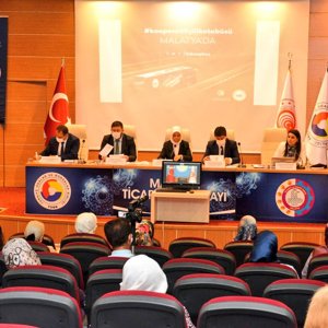 Ticaret Bakanı Ruhsar Pekcan, ilimizde düzenlenen "Türkiye'de Kooperatifçilik ve Kadın Kooperatifleri Paneli ’ne video konferans yöntemiyle katıldı. - fotoğraf 5