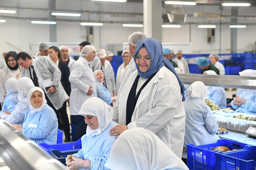 Bakan Selçuk: “İşçilerimizin İlave Tediyeleri Bugün Ödenecek”