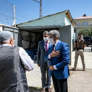 İl Müdürümüz Tarık Kuşman, Vali Mehmet Emin Bilmez, Eşi Meral Bilmez ve Beraberindeki Protokol ile Şehit Ailelerini Ziyaret Ettiler - fotoğraf 2