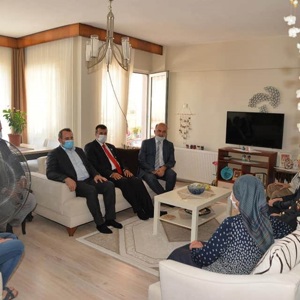 Şehit Yakınlarımızı Ve Gazilerimizi Yalnız Bırakmıyoruz - fotoğraf 1