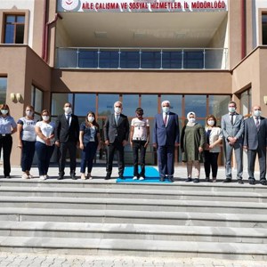Valimizden Aile, Çalışma ve Sosyal Hizmetler İl Müdürlüğümüze Ziyaret - fotoğraf 3
