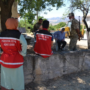 Psikososyal destek ekibimiz 04.07.2020 Pütürge ilçesinde meydana gelen depremde etkilenen vatandaşları ziyaret etti. - fotoğraf 6
