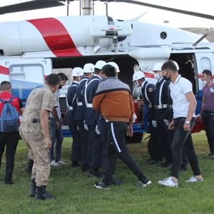 ŞEHİDİMİZ JANDARMA UZMAN ÇAVUŞ BURAK TOK SON YOLCULUĞUNA UĞURLANDI - fotoğraf 7