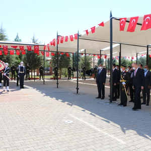 Zafer Bayramı Çelenk Sunma Törenindeyiz. - fotoğraf 3