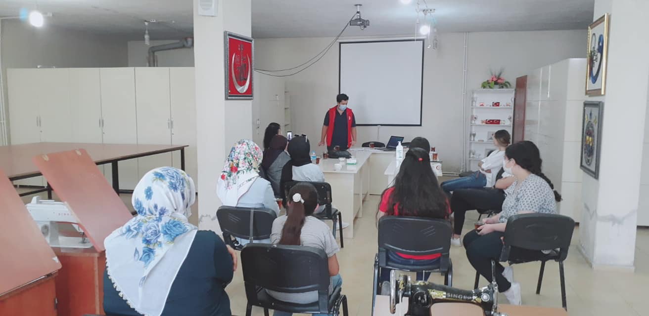 Birey, aile ve çocuklara yönelik psikososyal destek eğitimi verildi.
