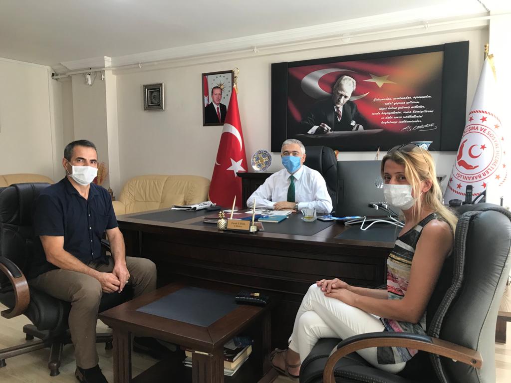 Türkiye Sakatlar Derneği Kırklareli Şubesi Başkanı Ercan DİNKLER ve Başkan Yardımcısı Aynur ALKIN Aile, Çalışma ve Sosyal Hizmetler İl Müdürü Faruk UYSAL’ı makamında ziyaret etti.