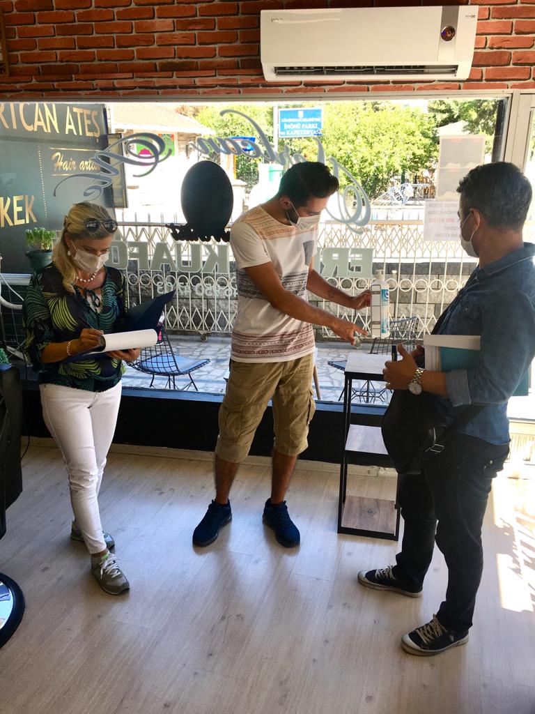 Covid-19 salgını ile mücadele kapsamında İlimiz Lüleburgaz sınırları içinde faaliyet gösteren berberler, kuaförler ve güzellik merkezlerine denetimlerimiz devam ediyor.