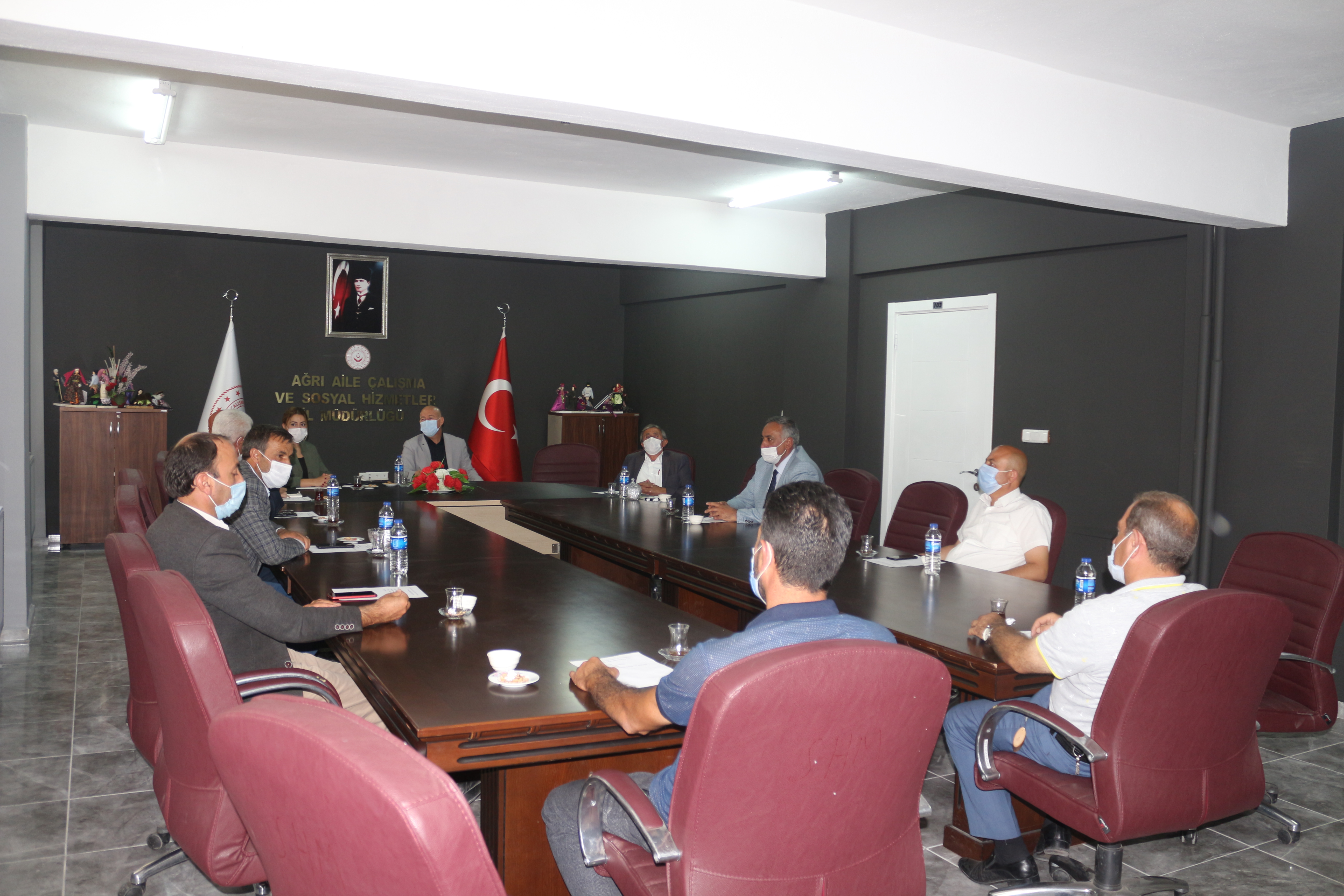 İL MÜDÜRÜMÜZ MERKEZ MAHALLE MUHTARLARIYLA BİR ARAYA GELDİ.