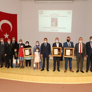 Valimiz Sayın Erol Karaömeroğlu Devlet Övünç Madalyası ve Beratı Tevcih Törenine Katıldı - fotoğraf 1