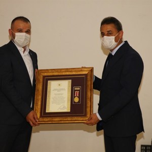 Valimiz Sayın Erol Karaömeroğlu Devlet Övünç Madalyası ve Beratı Tevcih Törenine Katıldı - fotoğraf 7