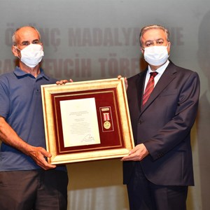 Mersin İlimizde  Devlet Övünç Madalyası ve Beratları Tevcih Töreni Düzenlendi - fotoğraf 6