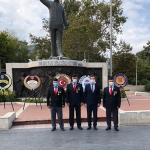 19 Eylül Gaziler Günü’nde, 15 Temmuz Demokrasi ve Cumhuriyet Meydanında  Çelenk Sunma Töreni Gerçekleştirildi. - fotoğraf 3