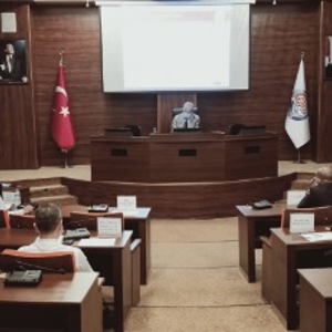 Kadına Yönelik Şiddet ile Mücadele İl Koordinasyon İzleme ve Değerlendirme Komisyon Toplantısı Abdulhamit ERGUVAN Başkanlığında Gerçekleştirildi - fotoğraf 4