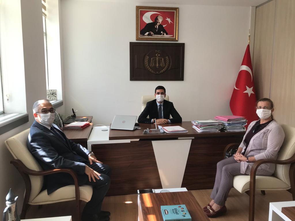 Aile, Çalışma ve Sosyal Hizmetler İl Müdürü Faruk UYSAL, Kırklareli Hakimliği görevine atanan Alper Emre BAĞCI’yı makamında ziyaret ederek görevinde başarılar diledi.