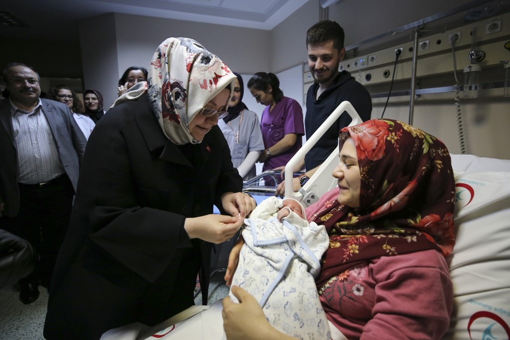 Bakan Selçuk: “Yarın İtibariyle 83 Bin Annemize 36,7 Milyon TL Doğum Yardımı Yapacağız”