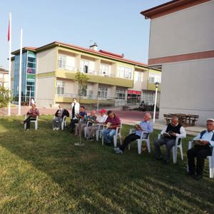 Huzurevi Sakinlerimiz Boş Vakitlerini Kitap Okuyarak Geçirmektedirler. - fotoğraf 1