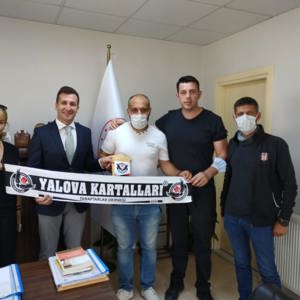 Yalova Kartalları Taraftarlar Derneğinden Tablet Bilgisayar Bağışı Yapıldı. - fotoğraf 1