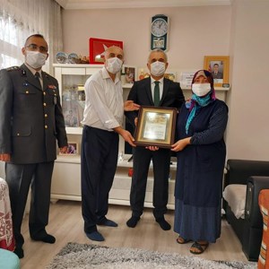 Şehit Piyade Uzman Çavuş Furkan Erbil’in Ailesine  Şehadet Belgesi Verildi - fotoğraf 4