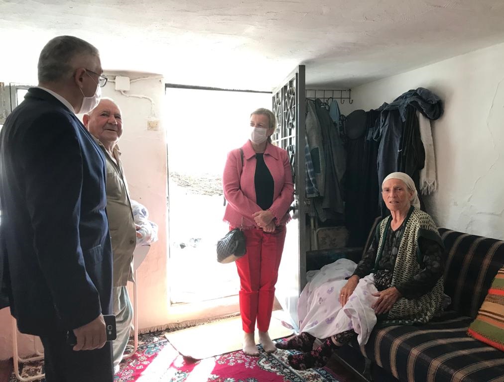 Kırklareli Aile, Çalışma ve Sosyal Hizmetler İl Müdürü Faruk UYSAL, Kaynarca Beldesinde Yaşayan Yaşlı Çifte Ziyaret Gerçekleştirdi.