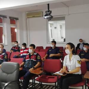 Yalova İlçe Jandarma Komutanlığındaki Er ve Erbaşlara  ŞÖNİM Hizmetleri Hakkında Eğitim Verildi - fotoğraf 1