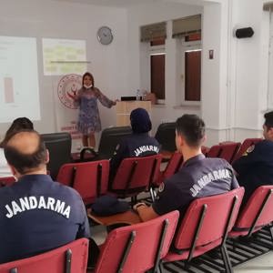 Yalova İlçe Jandarma Komutanlığındaki Er ve Erbaşlara  ŞÖNİM Hizmetleri Hakkında Eğitim Verildi - fotoğraf 3