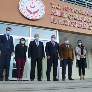Sayın Vali Yardımcımız Dr. Mehmet BOZTEPE, yeni hizmet binamızı ziyaret ederek İl Müdürümüz Sayın Bekir YÜMNÜ 'den yapılan iş ve işlemler hakkında bilgiler aldı. - fotoğraf 2
