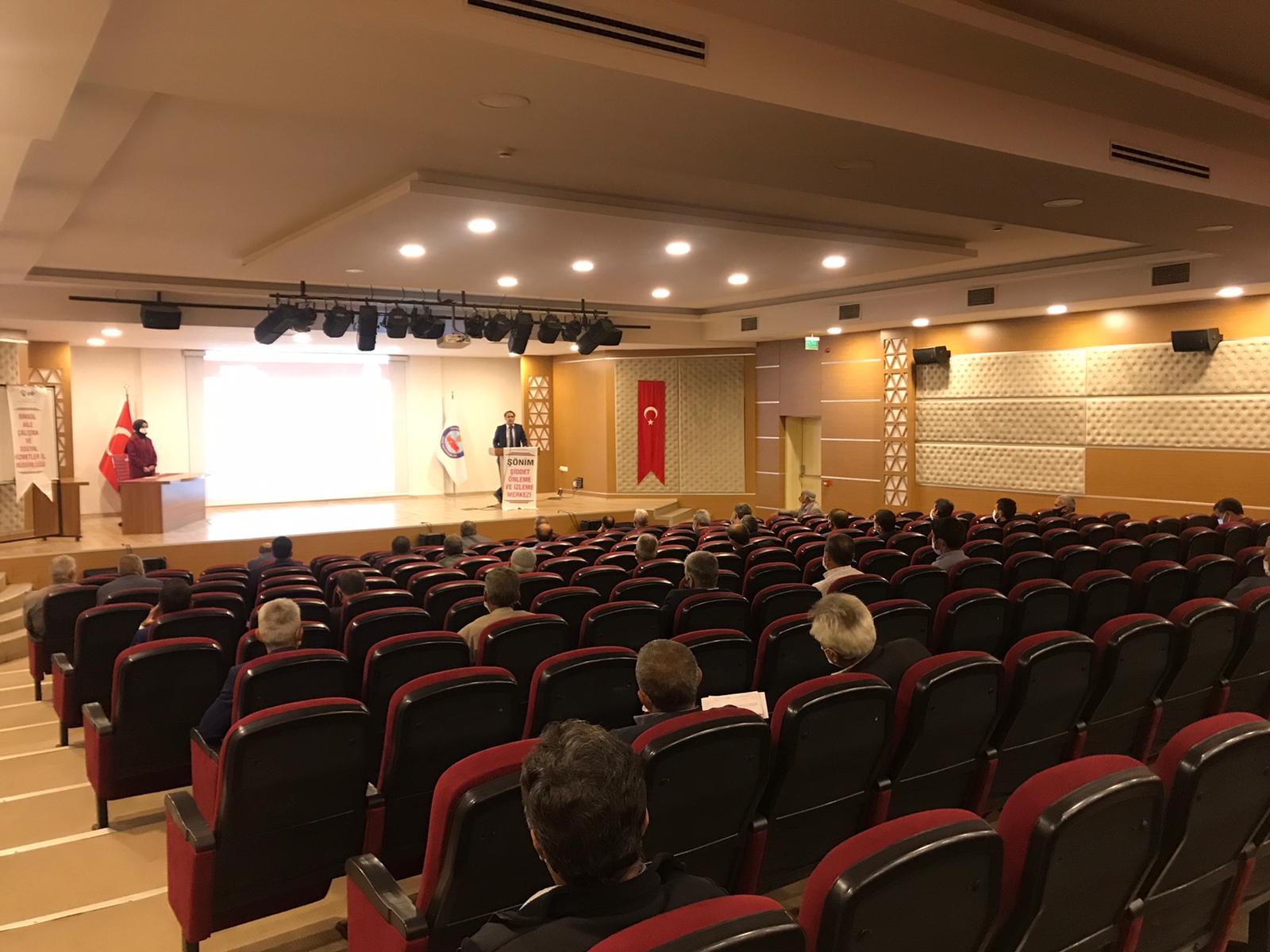 Genç İlçesinde Muhtarlara Aile İçi ve Kadına Yönelik Şiddetle Mücadele Eğitimi Verildi