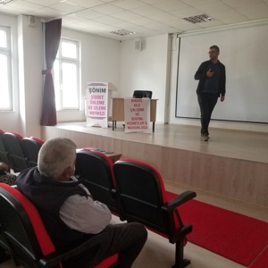 Yayladere İlçesinde Muhtarlara Kadına Yönelik Şiddetle Mücadele Konulu Seminer Düzenlendi. - fotoğraf 5