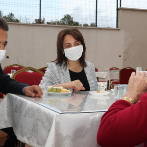Valimiz Sayın Erol Karaömeroğlu Ve Eşi Filiz Karaömeroğlu Hanımefendi Huzurevi’ni Ziyaret Etti - fotoğraf 8