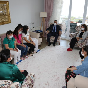 Valimiz Sayın Erol Karaömeroğlu ve Eşi Filiz Karaömeroğlu Hanımefendi Umut Evimizde Kalan Çocuklarımızla Bir Araya Geldi - fotoğraf 3