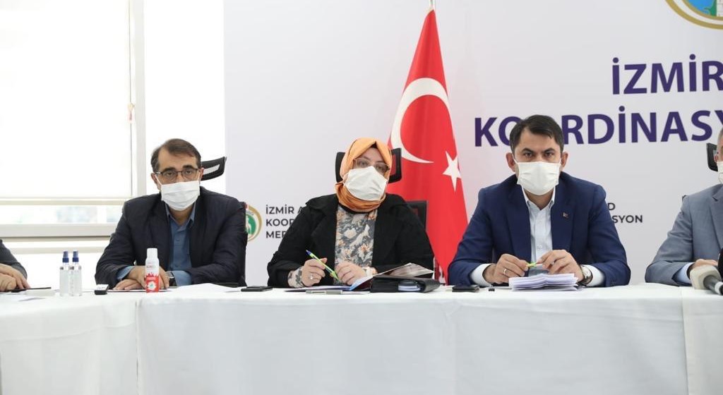 Bakan Selçuk, İzmir’de Depremin Yaşandığı Bölgede İncelemelerde Bulundu