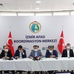 Bakan Selçuk, İzmir’de Depremin Yaşandığı Bölgede İncelemelerde Bulundu - fotoğraf 4