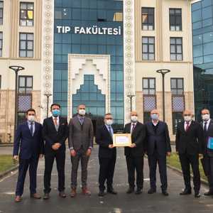 Tıp Fakültemize Erişilebilirlik Belgesi Verildi - fotoğraf 1