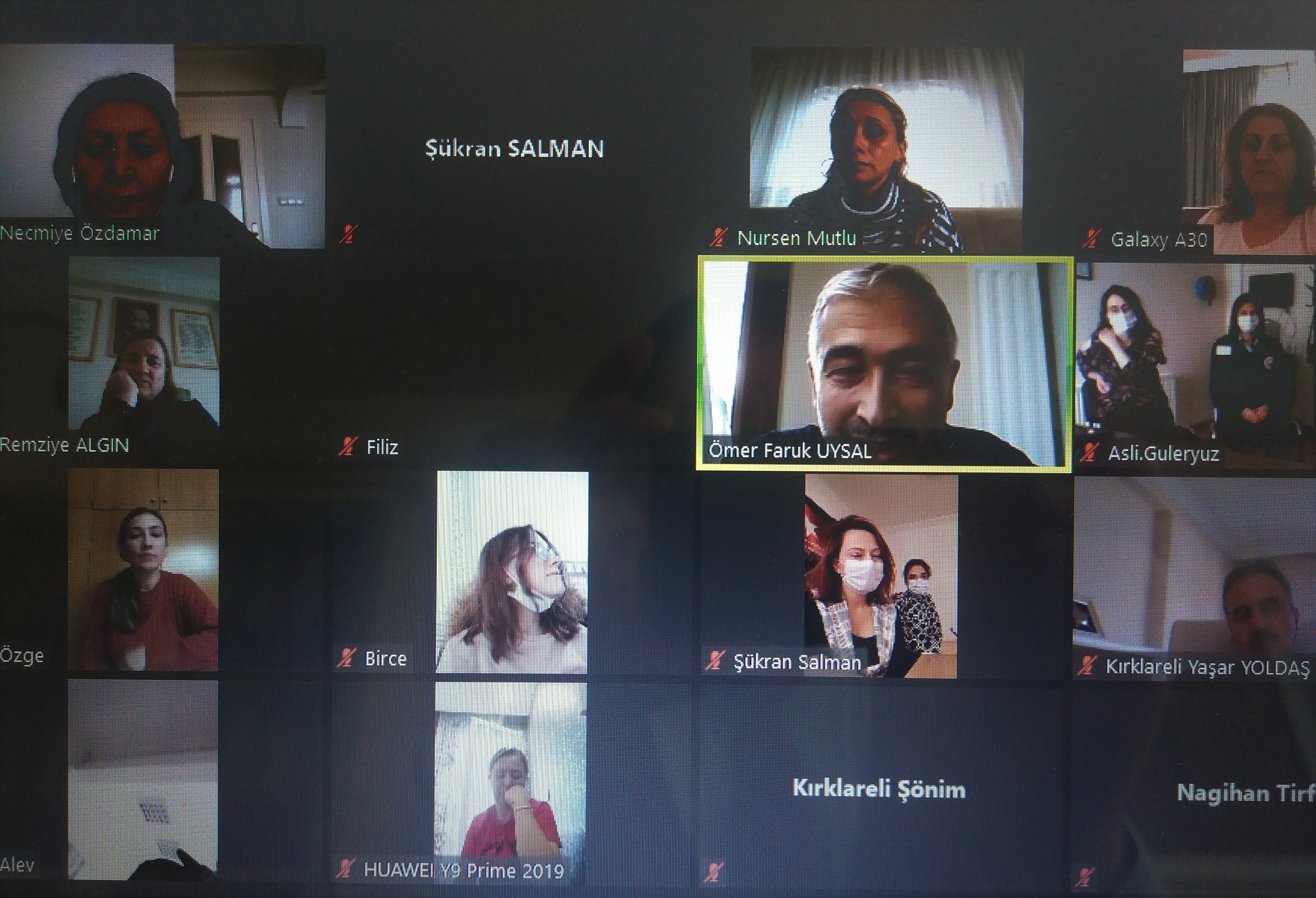 Kırklareli Aile, Çalışma ve Sosyal Hizmetler İl Müdürü Faruk UYSAL, Kırklareli Şiddet Önleme ve İzleme Merkezi ve Kırklareli Kadın Konukevi Müdürlüğü yönetici ve personeli ile video konferans yöntemiyle görüştü.