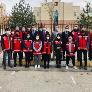 Valiliğimiz Öncülüğünde Yardım Tırları Ve Psikosoyal Destek Ekibimiz, İzmir'de Yaşanan Depremden Etkilenen Vatandaşlara Psikososyal Destek Sunmak İçin Yola Çıktı - fotoğraf 3