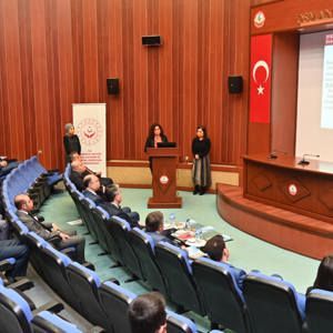Kadına Yönelik Şiddetle Mücadele İl Koordinasyon İzleme ve Değerlendirme Komisyon Toplantısı Vali Dr. Erdinç Yılmaz Başkanlığında Yapıldı - fotoğraf 8
