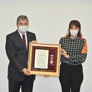 Şehitlerimizin Aileleri ve Gazilerimize Devlet Övünç Madalyası ve Beratı, Cumhurbaşkanımız Adına, Sayın Valimiz Dr. Erdinç Yılmaz Tarafından Verildi - fotoğraf 10