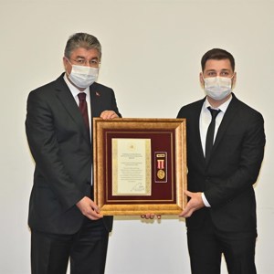 Şehitlerimizin Aileleri ve Gazilerimize Devlet Övünç Madalyası ve Beratı, Cumhurbaşkanımız Adına, Sayın Valimiz Dr. Erdinç Yılmaz Tarafından Verildi - fotoğraf 14